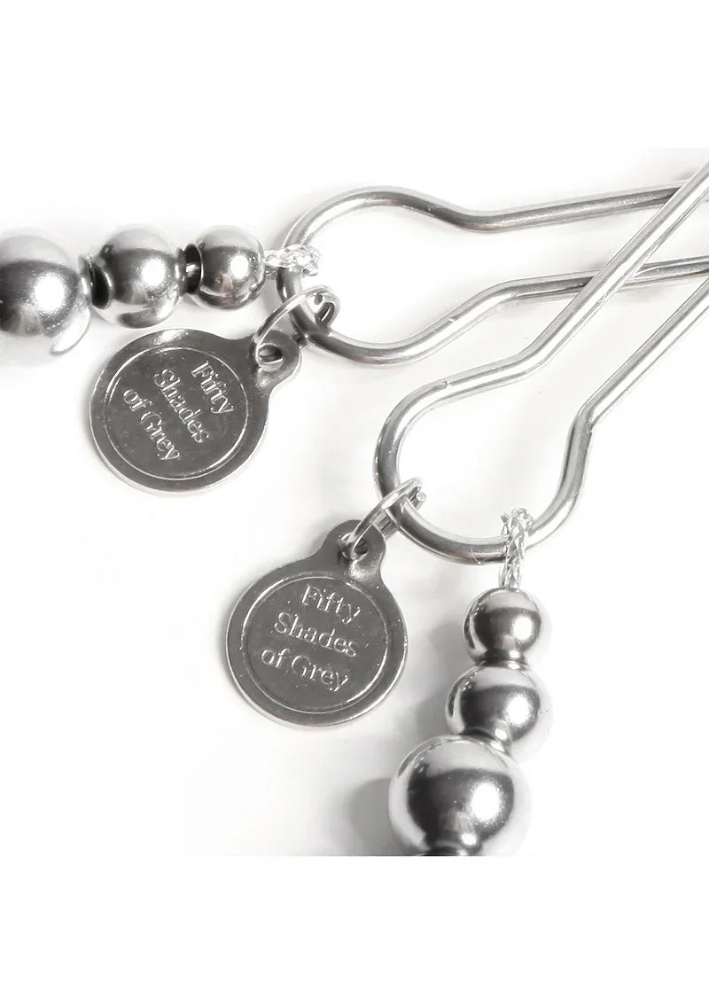 Bestel: The Pinch Adjustable Nipple Clamps by Fifty Shades of Grey - bij Happytoys.nl, happytoys.be, Happytoys.ae: erotische sex webshop | liever Happy dan Easy ⭐⭐⭐⭐⭐