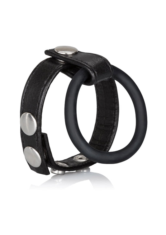 Medium leren balspreider van CalExotics: zwarte ring met leren band en twee metalen knoppen
