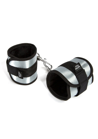 Bestel: Totally His Soft Handcuffs Fifty Shades of Grey - bij Happytoys: de erotische sex webshop | liever Happy dan Easy ⭐⭐⭐⭐⭐ - Default Title - 29040 - SILVER