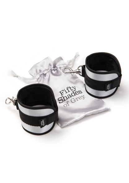 Bestel: Totally His Soft Handcuffs Fifty Shades of Grey - bij Happytoys: de erotische sex webshop | liever Happy dan Easy ⭐⭐⭐⭐⭐