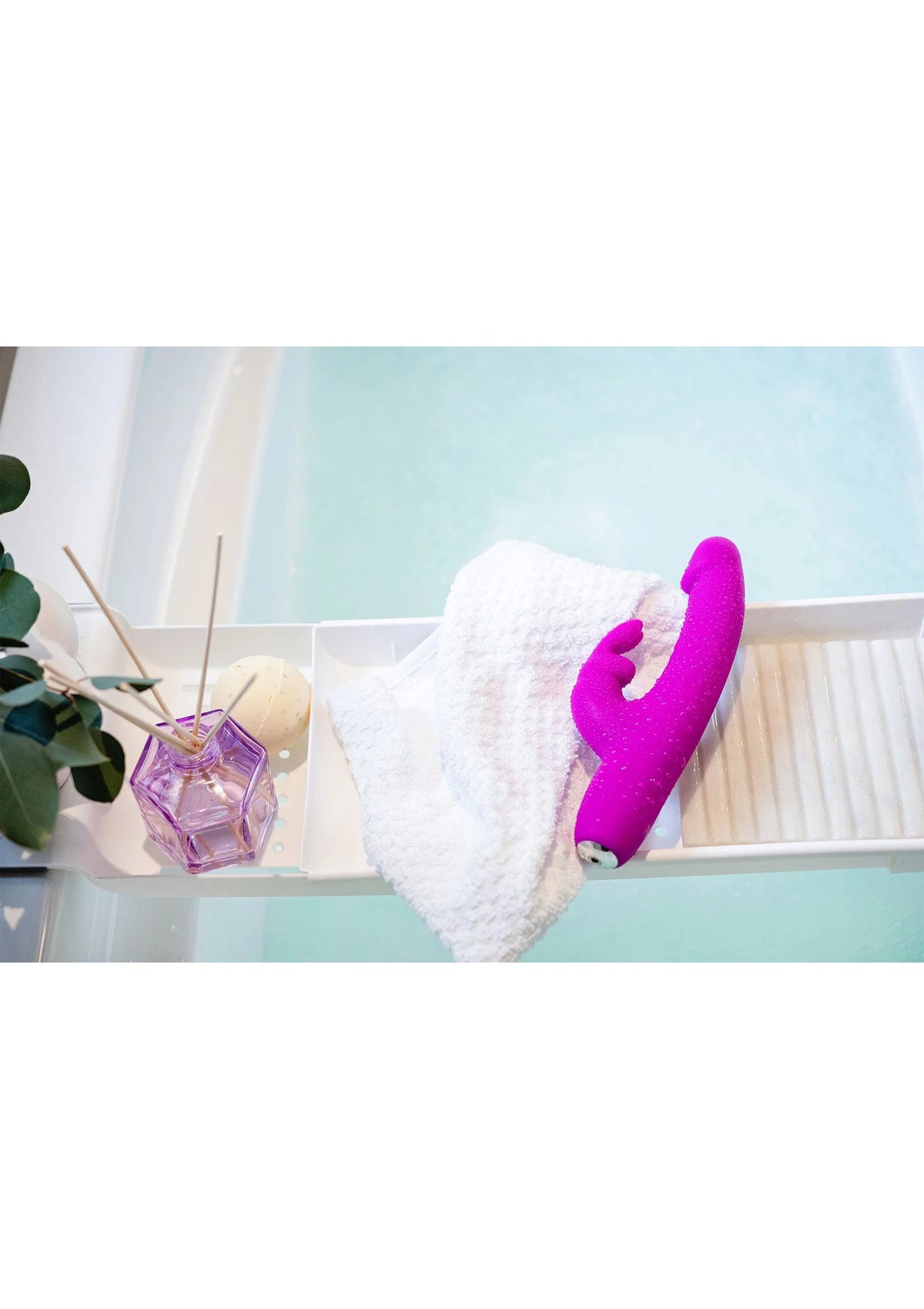 Bestel: Slimline Realistic Rabbit vibrator by Happy Rabbit - bij Happytoys.nl, happytoys.be, Happytoys.ae: erotische sex webshop | liever Happy dan Easy ⭐⭐⭐⭐⭐