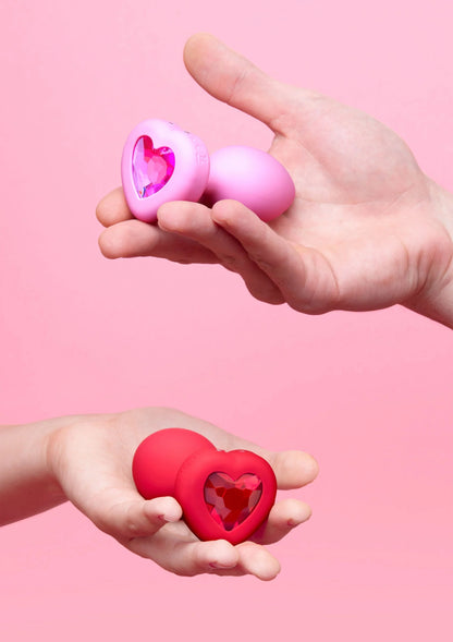 Bestel: Vibrating Heart Plug M/L by B - Vibe - bij Happytoys: de erotische sex webshop | liever Happy dan Easy ⭐⭐⭐⭐⭐