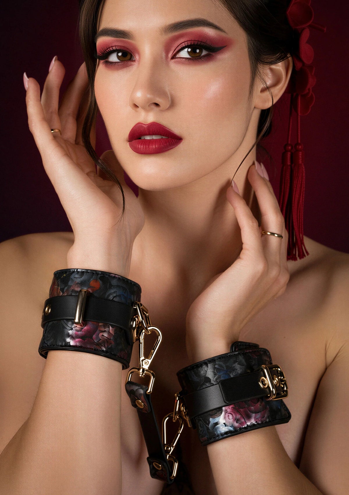 Bestel: Floral Jacquard Wrist Cuffs by Geisha - bij Happytoys.nl, happytoys.be, Happytoys.ae: erotische sex webshop | liever Happy dan Easy ⭐⭐⭐⭐⭐ - Default Title - 90701 - BLACK