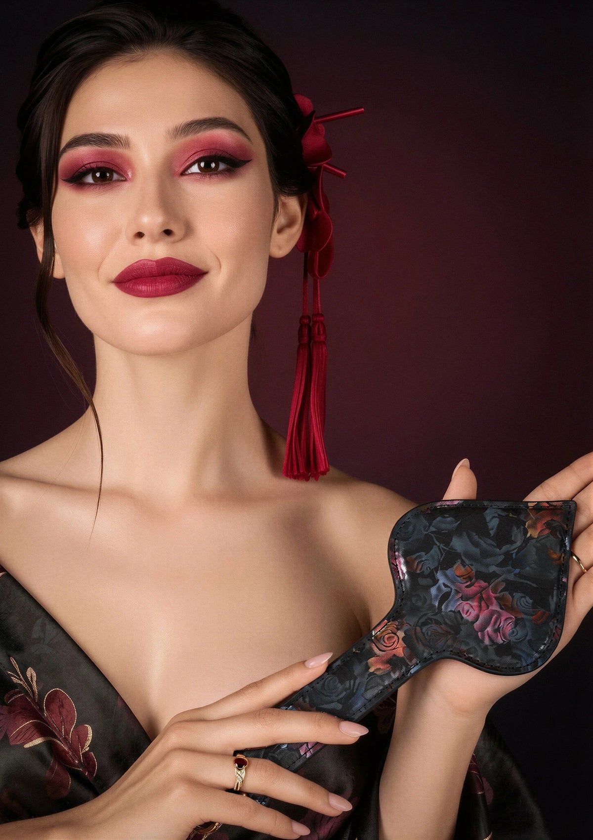 Bestel: Floral Jacquard Paddle by Geisha - bij Happytoys.nl, happytoys.be, Happytoys.ae: erotische sex webshop | liever Happy dan Easy ⭐⭐⭐⭐⭐ - Default Title - 90706 - BLACK