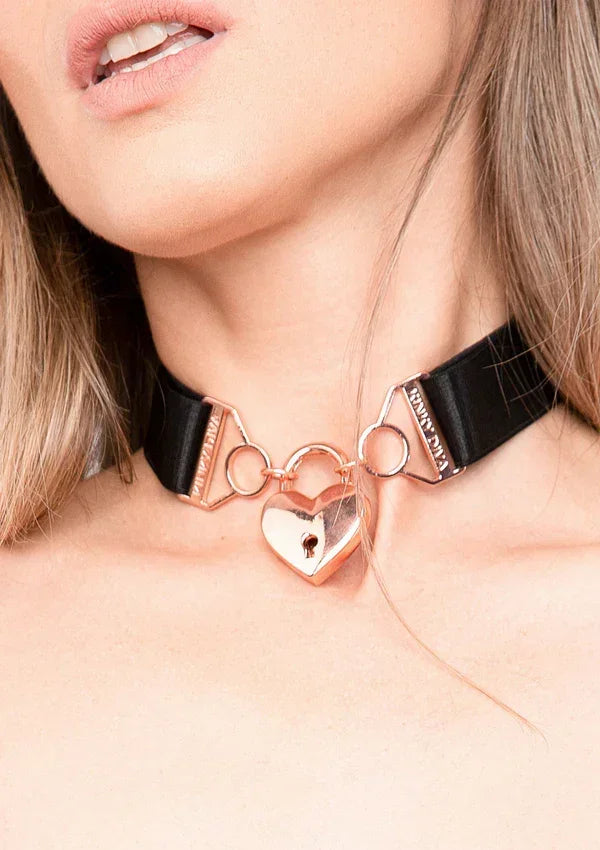 DivaNecklacePlusHeartbyKinkyDiva1 @ Happytoys Sexshop: online sex shop for Feeling Happy & Easy 😊 the erotic store owned by a woman