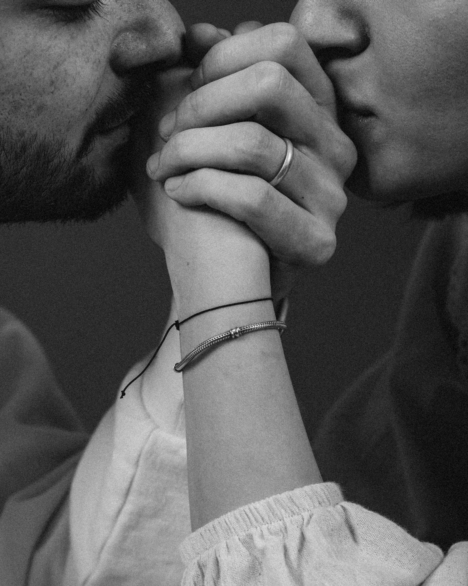 free-photo-of-hand-in-hand_b53c8680-f07b-49c3-95b0-4f202515094a @ Happytoys Sexshop: online sex shop for Feeling Happy & Easy 😊 the erotic store owned by a woman