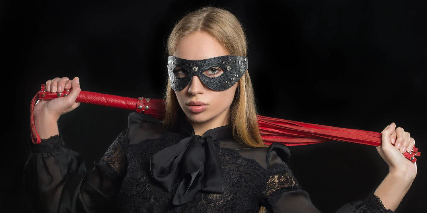 kinky-woman-with-a-flogger @ Happytoys Sexshop: online sex shop for Feeling Happy & Easy 😊 the erotic store owned by a woman